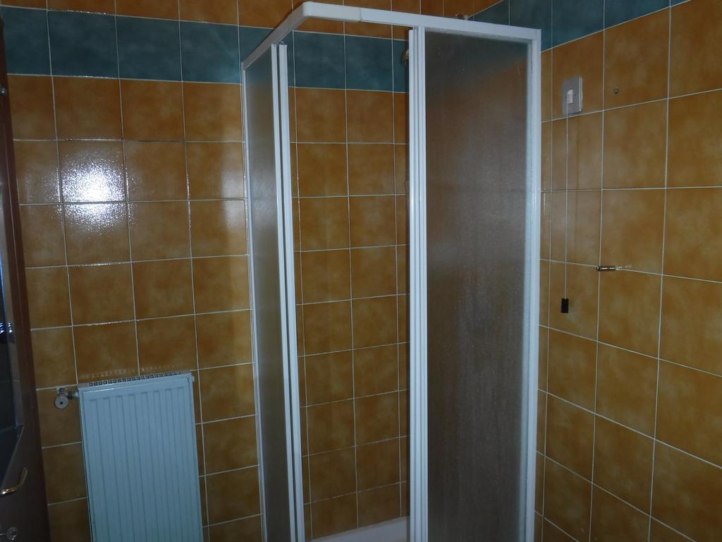Ares Rooms Rom Rum bild