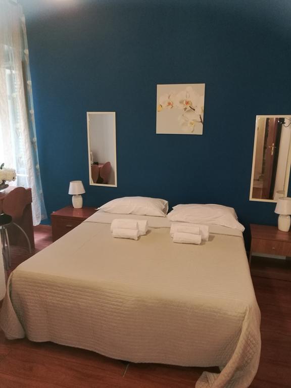 Ares Rooms Rom Rum bild