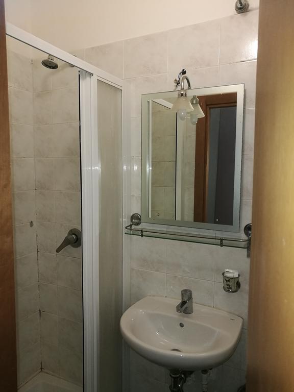 Ares Rooms Rom Rum bild