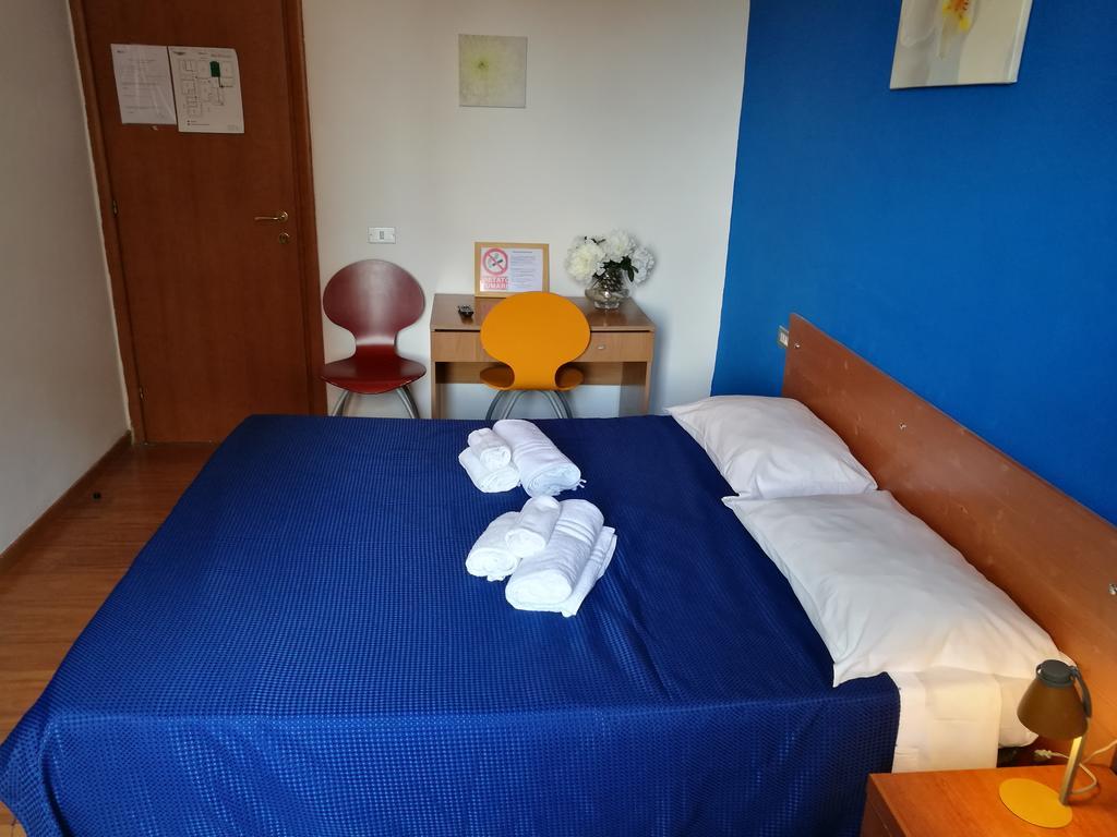 Ares Rooms Rom Rum bild